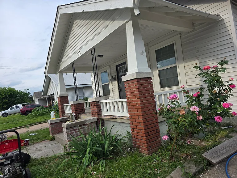 323 S Zunis Ave — Photo 3