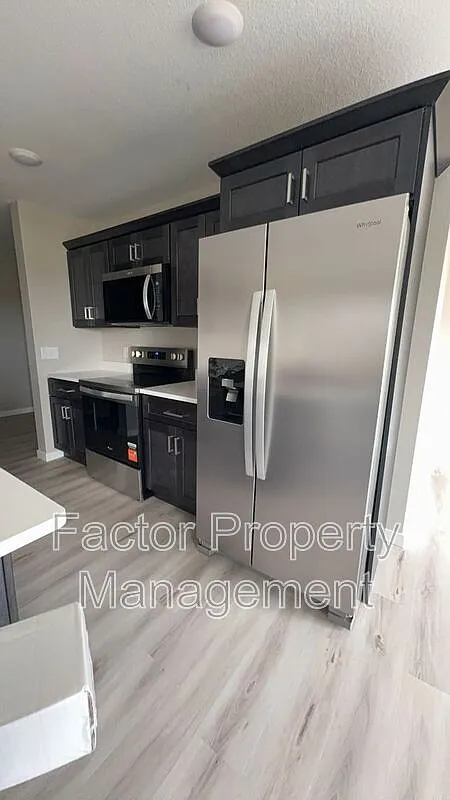 3 bed, 2.5 bath, 1800 sqft, $2,295 — Photo 4