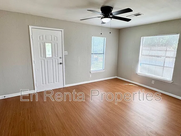 525 W Hammond St — Photo 6