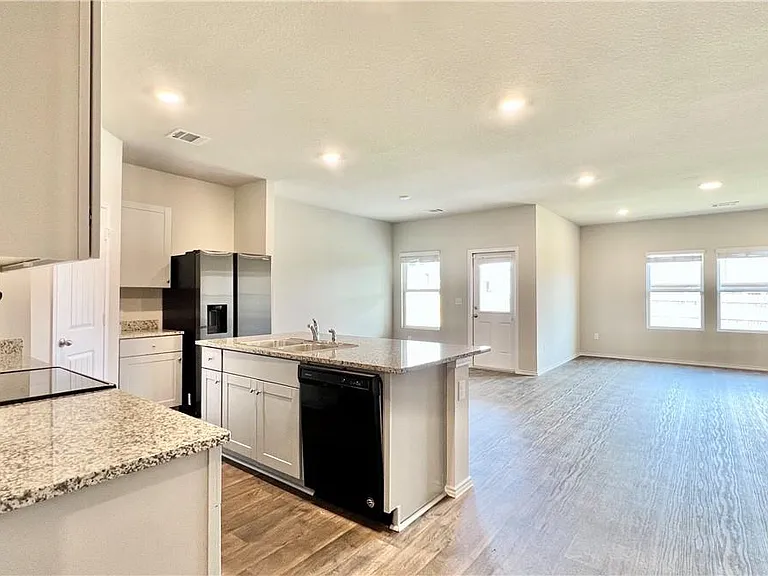5913 Shanjia Dr — Photo 5