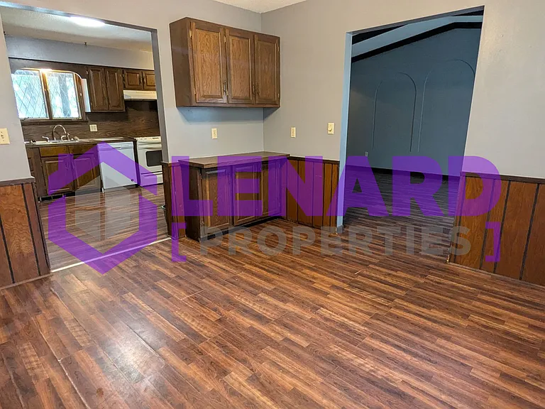 1004 E Auburn Pl — Photo 5