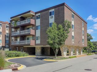 1311 S Finley Rd APT 102, Lombard, IL 60148