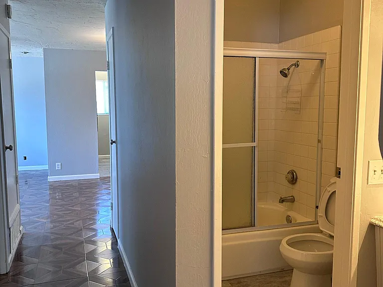 1051 Mohr Ln #D — Photo 10