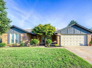 314 S Ridgecrest Ct, Bartlesville, OK 74006