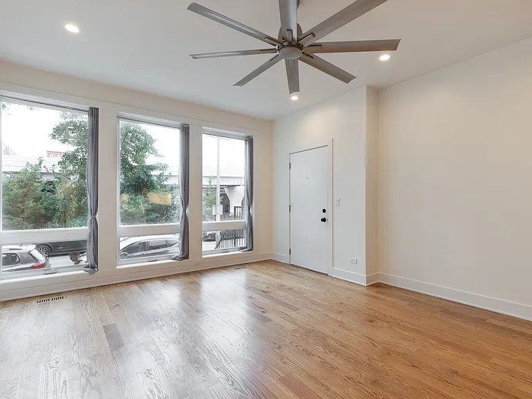 3235 N Wilton Ave #1 — Photo 2