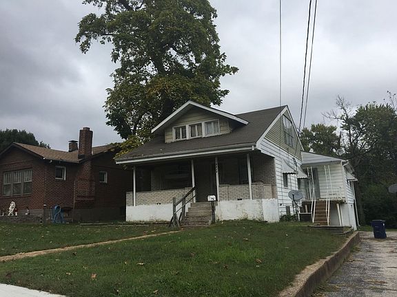 3rd image of 8827 Windom Ave
