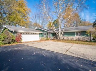 W222S3748 Deer Ct, Waukesha, WI 53189