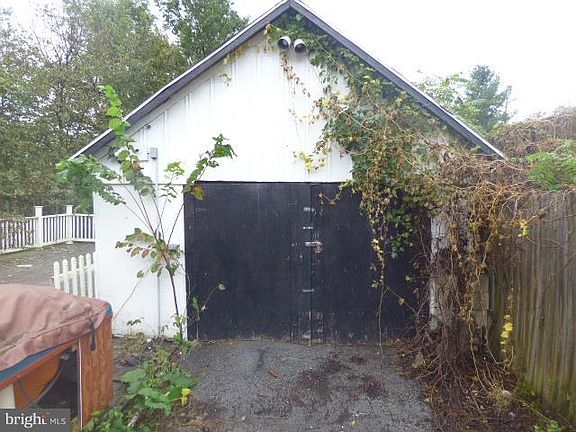 2nd image of 11028 Celeste Dr