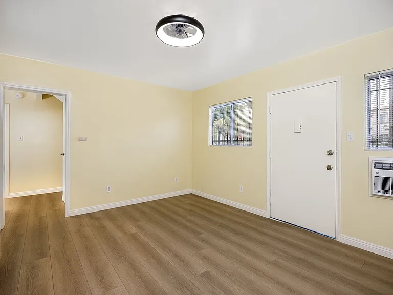 3620 S Budlong Ave — Photo 8