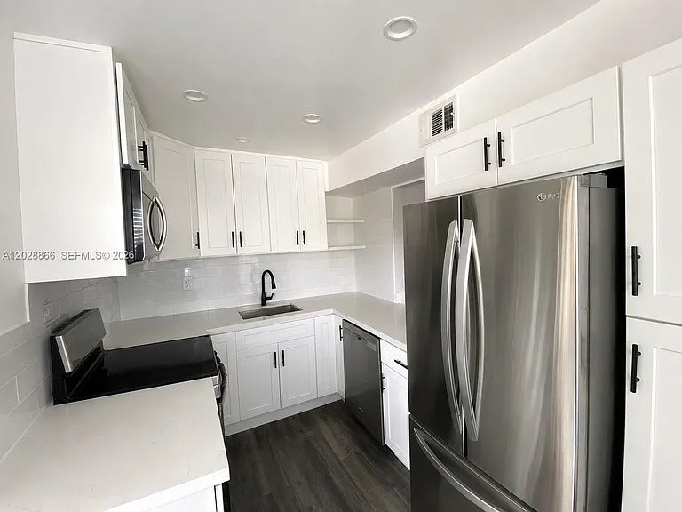 1570 W 46th St #214 — Photo 5