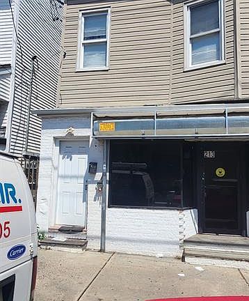 5th image of 213 21st Ave