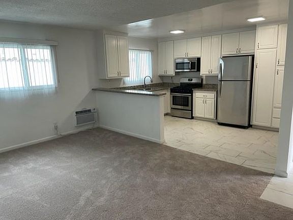 4th image of 141 N Kenwood St APT 28