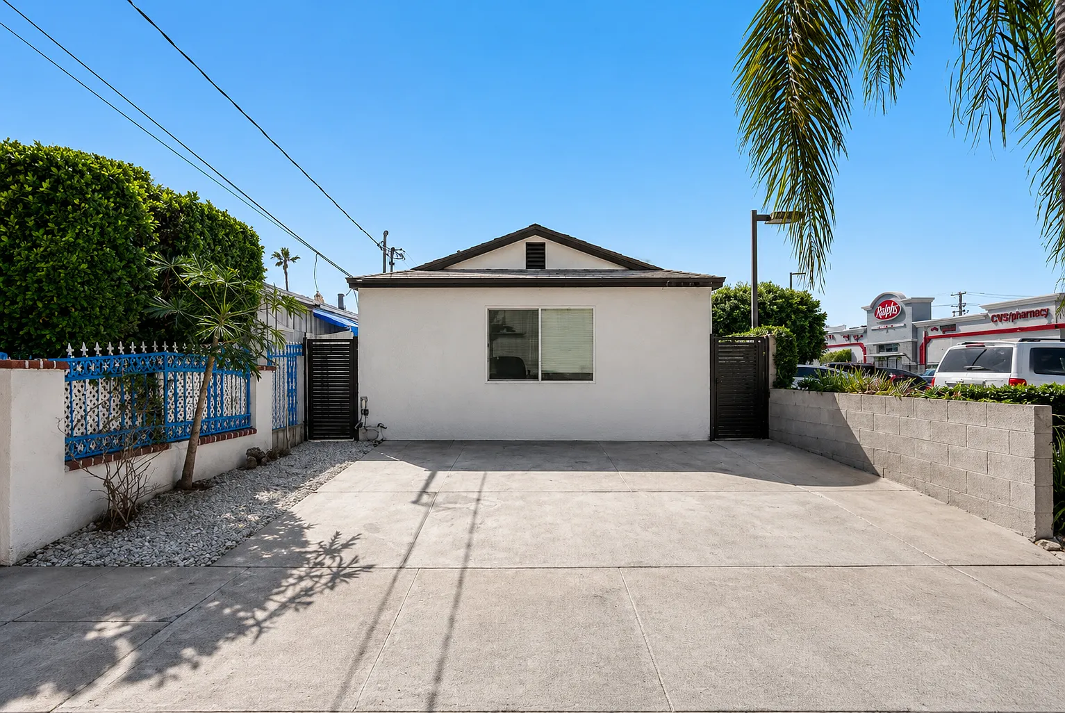 2 bed, 817 sqft, $3,000 — Photo 1