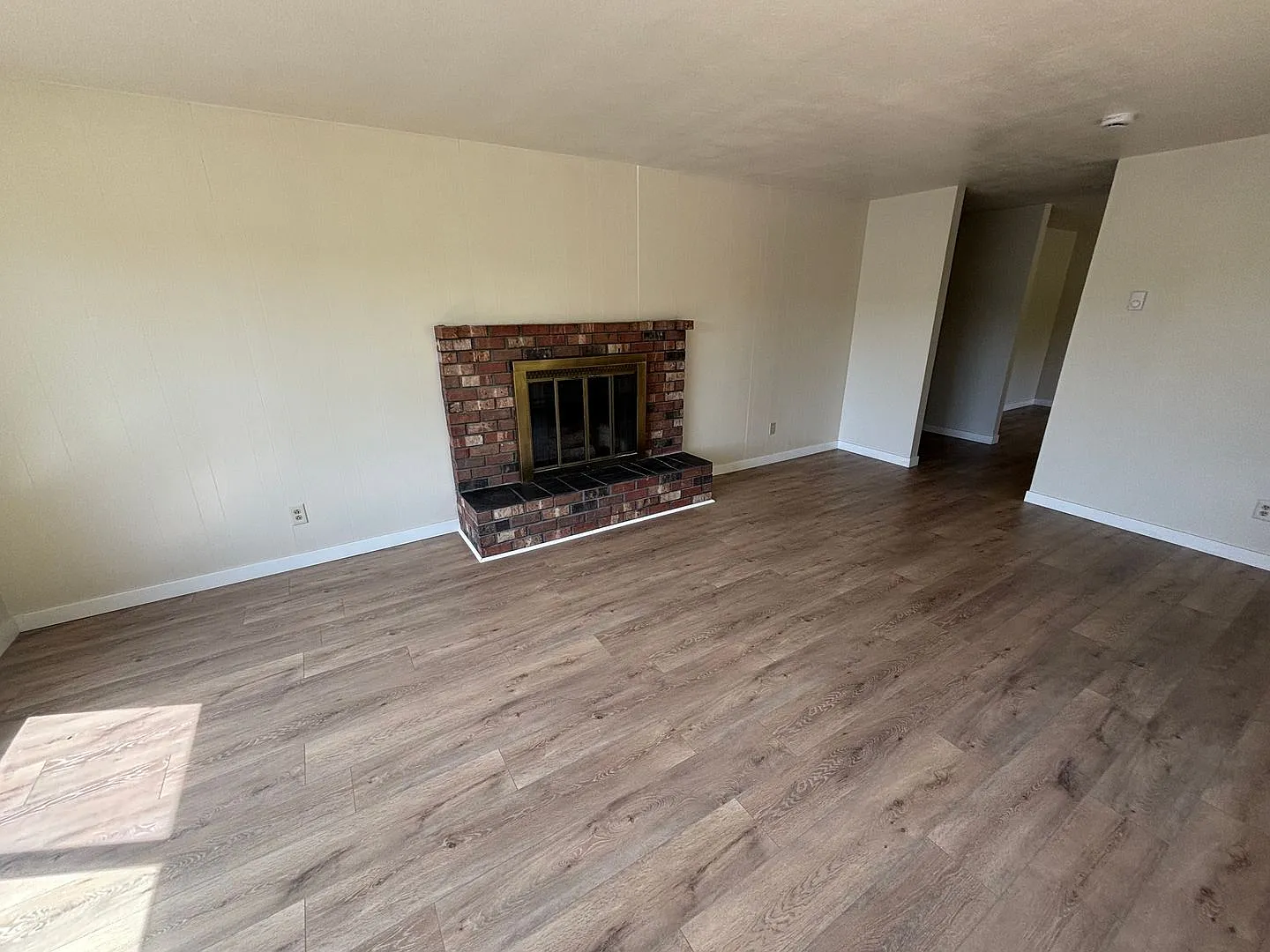Remodeled home 3 bedroom 2 bath with bonus room 1188 NE Lincoln St — Photo 2
