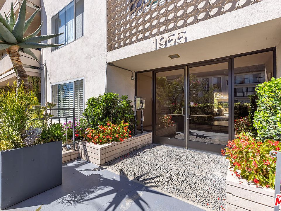 1st image of 1955 Tamarind Ave APT 2