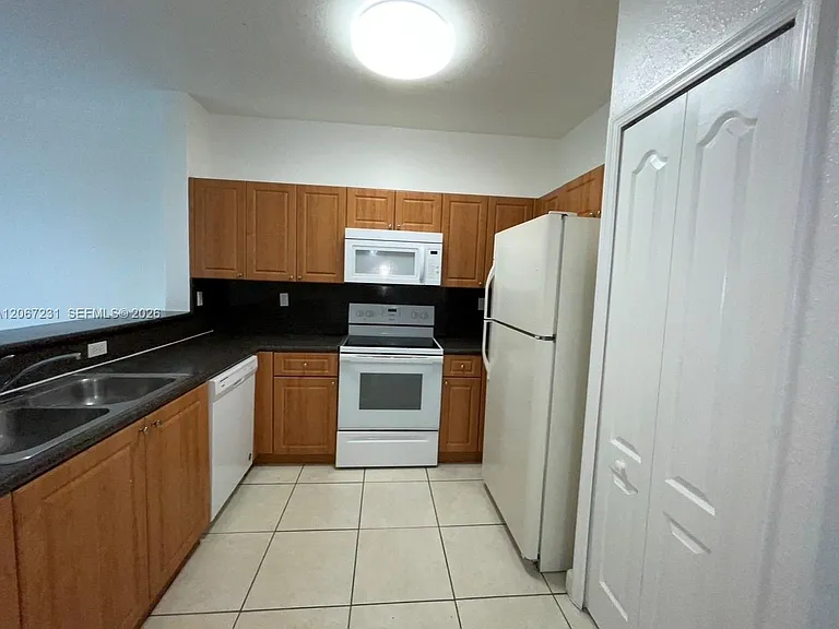 1535 SE 26th St #104 — Photo 6