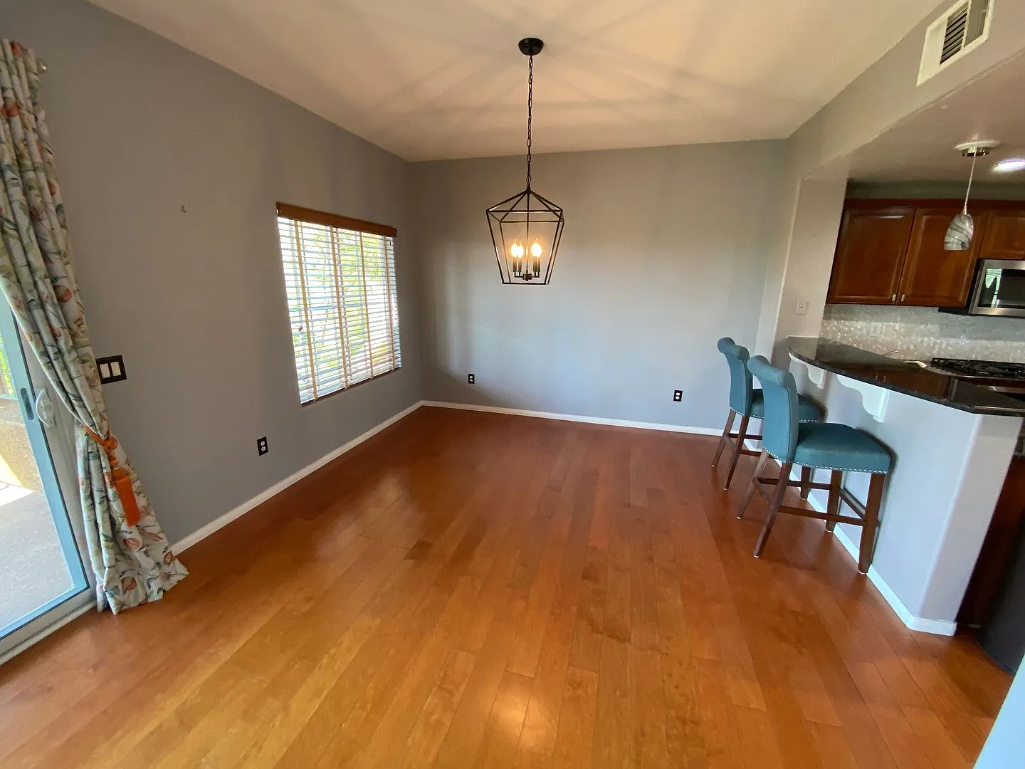 Wonderful 2 bed/2 bath Condo in Summerlin — Photo 3