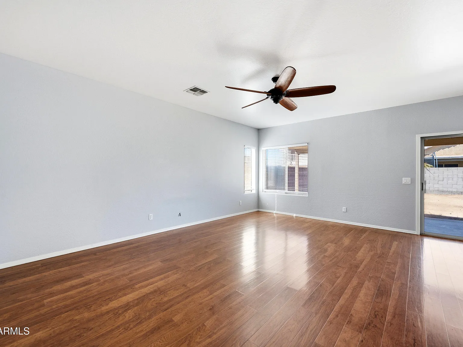 4 bed, 2.5 bath, 2129 sqft, $2,000 — Photo 3