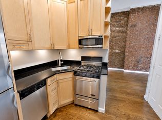 239 W 14th St #3A, New York, NY 10011