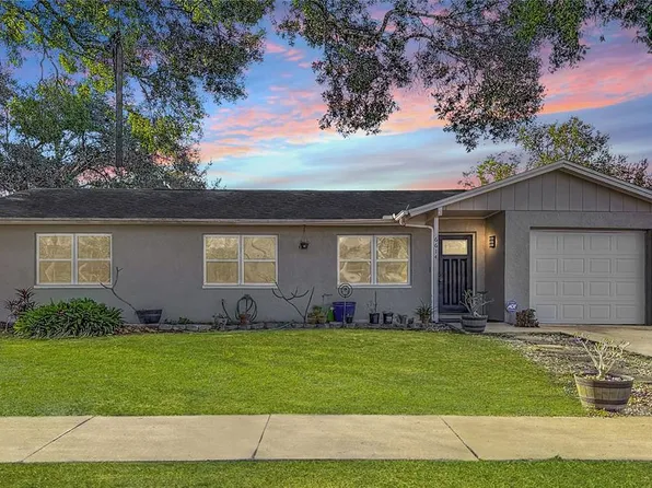 6614 Winding Oak Dr, Tampa, FL 33625