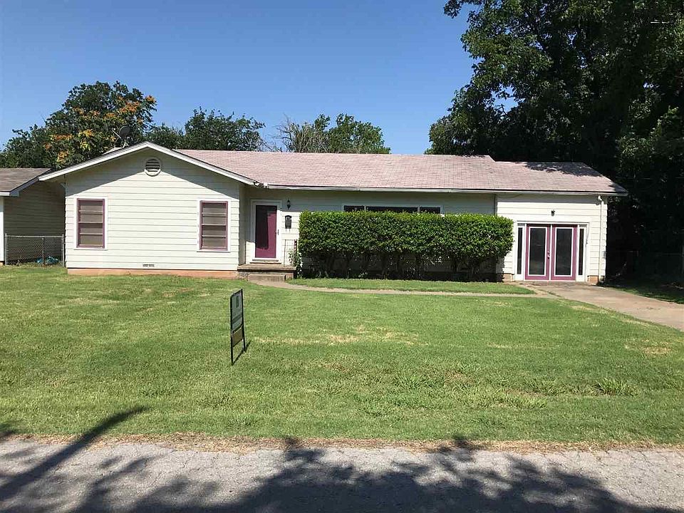 1st image of 405 Roberts St
