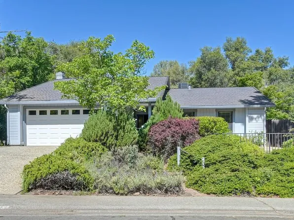 1545 Wimbledon Dr, Auburn, CA 95603