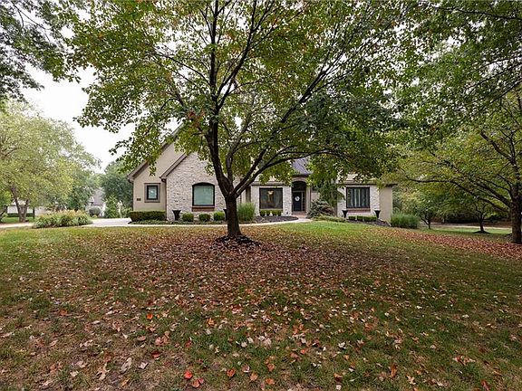3rd image of 2116 Winding Woods Dr