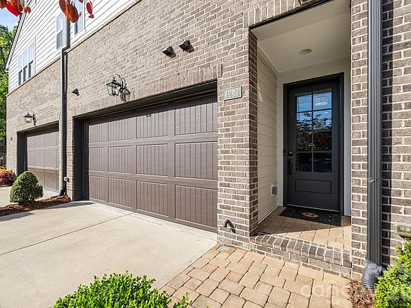 2nd image of 1241 Cotswold Pl