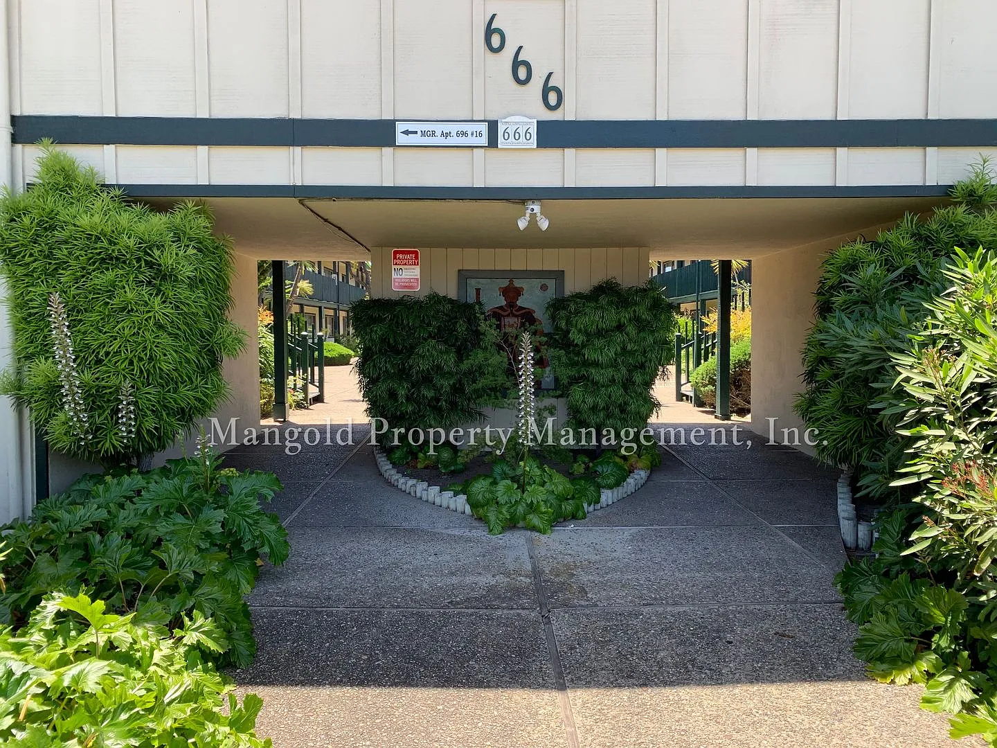 666 Casanova Avenue — Photo 1
