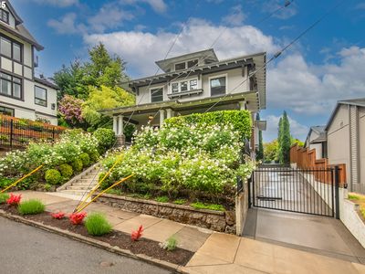 2445 NW Irving St, Portland, OR, 97210