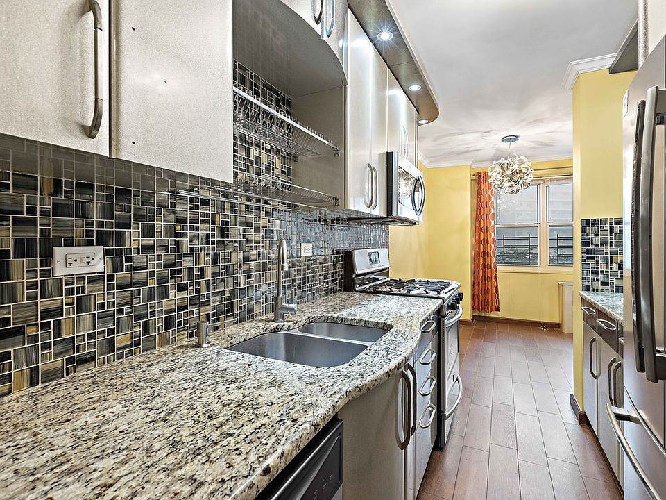 1st image of 2928 W 5th St APT 4T