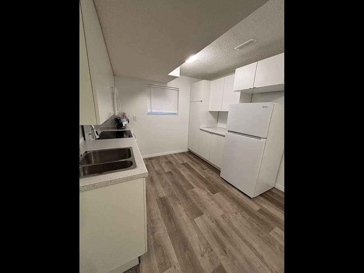 SF208 | 3 Bedroom Basement Suite North Edmonton — Photo 4