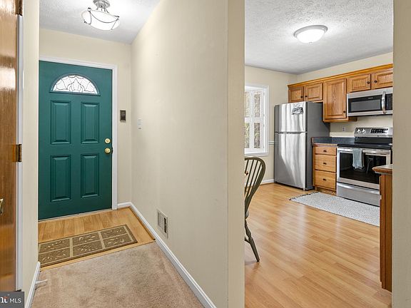 3rd image of 57 Oak Crest Ct