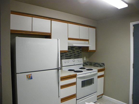 Kitchen/Refrig & Range