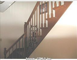 5th image of 11 Hyde Park Dr