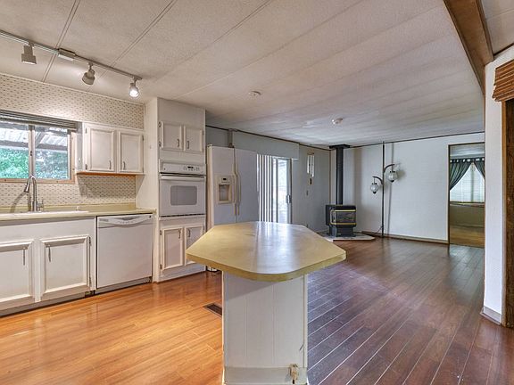 3rd image of 1721 Benson Rd