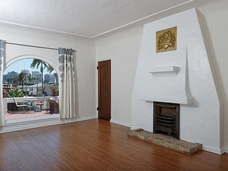 2344 Curlew St #5 — Photo 7