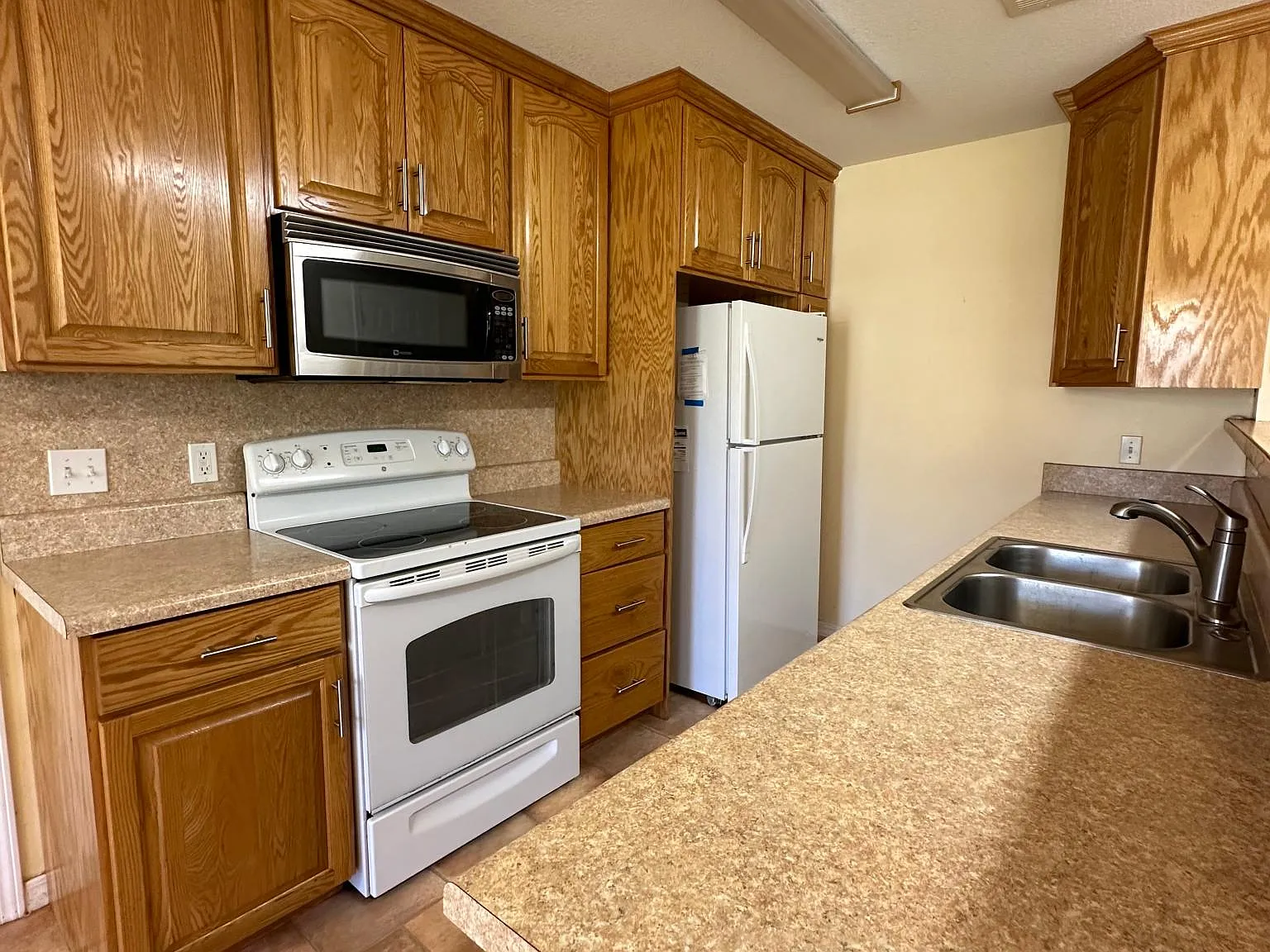 3 bed, 2000 sqft, $1,300 — Photo 3