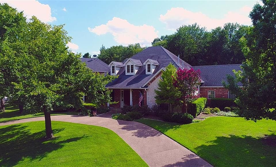 1st image of 101 Oak Forest Ln