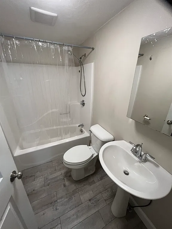 3 bed, 1.0 bath, 872 sqft, $3,150 — Photo 4