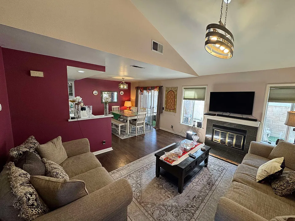 2044 W Hastings Way #52