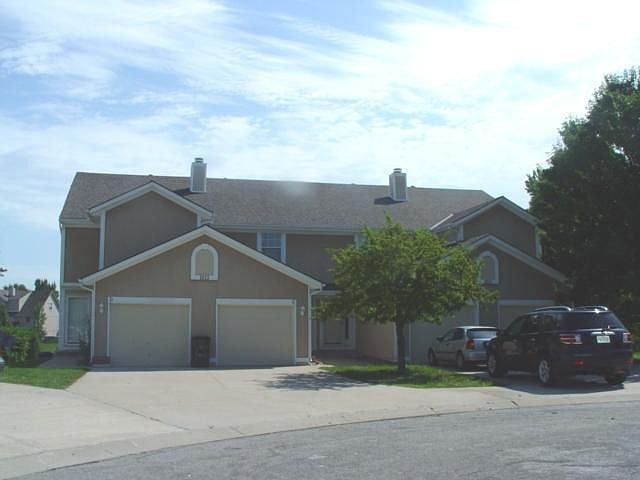 1st image of 1013 NE Whispering Winds Cir #C