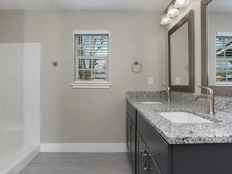 457 W Merriweather St — Photo 9