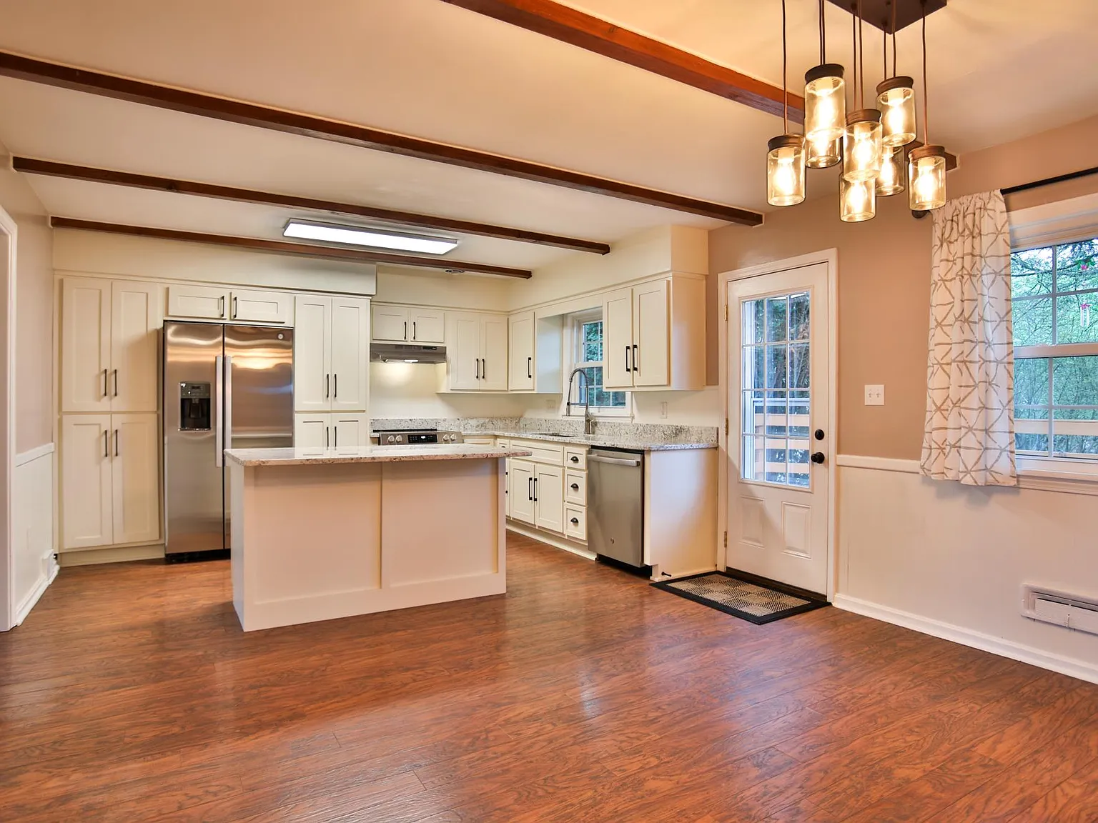 4 bed, 2825 sqft, $2,995 — Photo 3