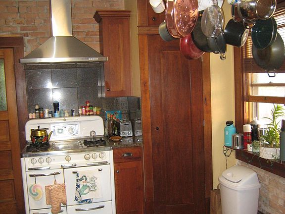 5th image of 651 E Bryan Ave