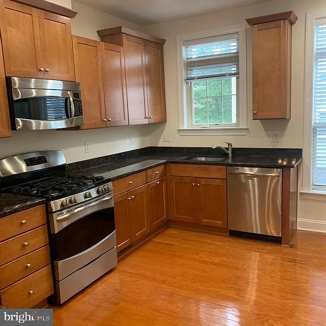 3 bed, 2.5 bath, 1422 sqft, $4,500 — Photo 3