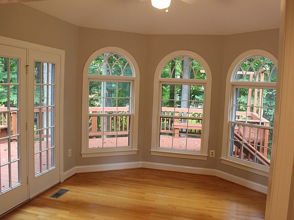 4th image of 5941 Fairview Woods Dr