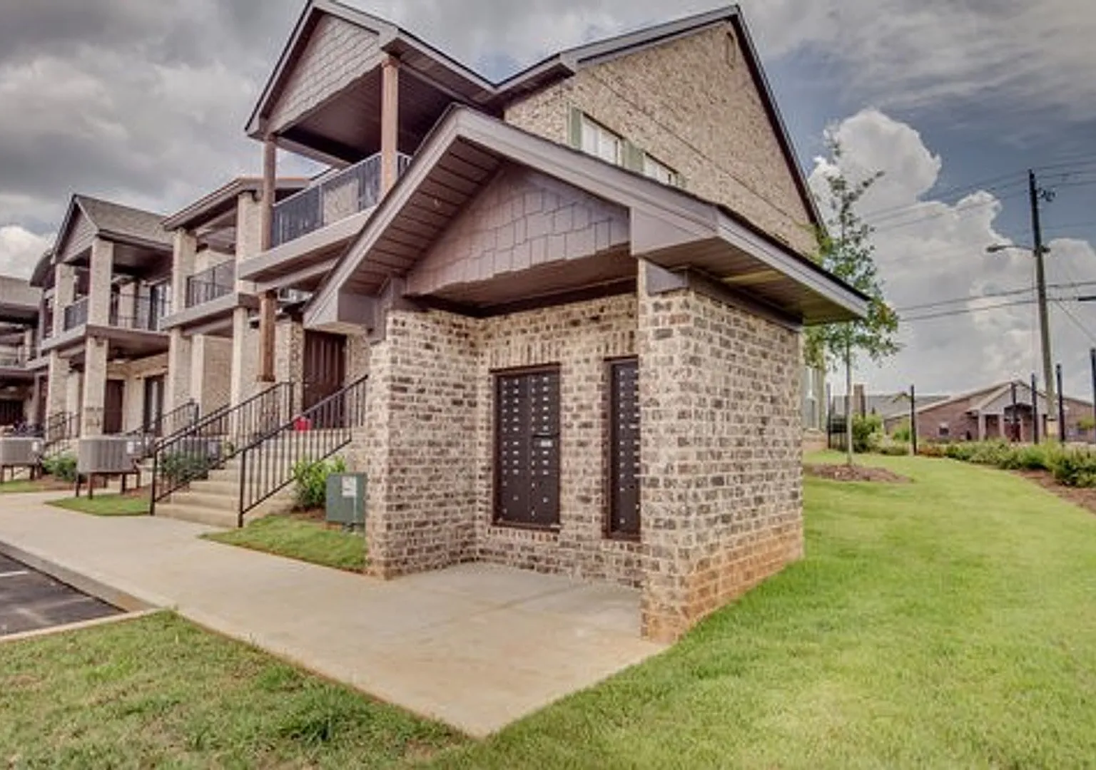 The Mount 3 Bed 3.5 Bath-Sublease Starting Oct. 1, 2026 Thru July 24, 2027 — Photo 2
