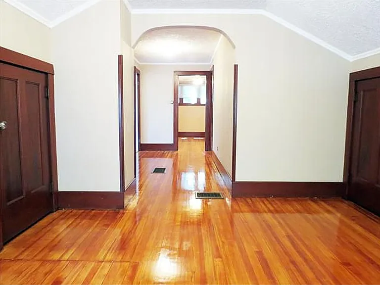 1595 Culver Rd #UP — Photo 2