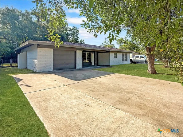 214 Crockett St, Port Lavaca, TX 77979